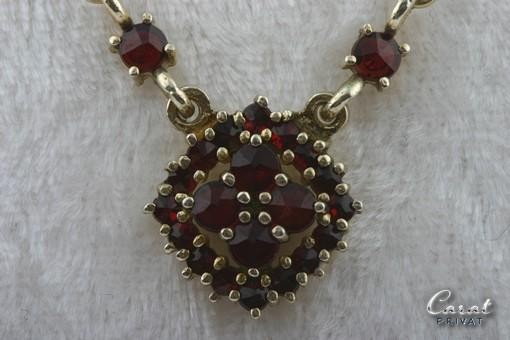 Kette Collier mit Granat Granaten in 8kt 333 Gelbgold antik Länge 46 cm 