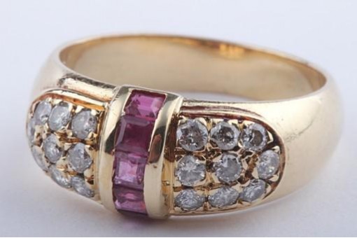 Rubin Diamant Gold Ring aus 750 er 18k Gelbgold mit Rubinen und Brillanten Gr53
