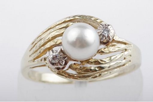 Akoya Perlen Ring mit 2 Diamanten in aus 585 14kt Gelbgold