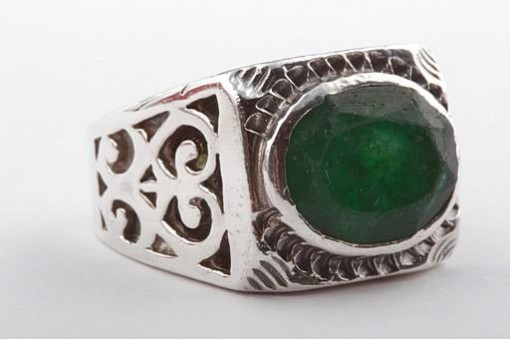 Ring mit Smaragd in 800er Silber