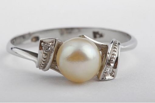 Perlenring mit Diamanten in 750 Weißgold 18kt Handarbeit