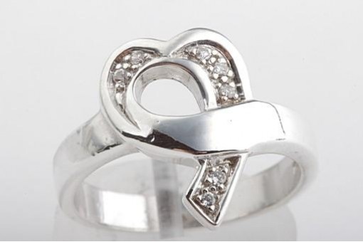  Ring in 925 er Sterling Silber mit Zirkonia Herz Design Ringgröße 57