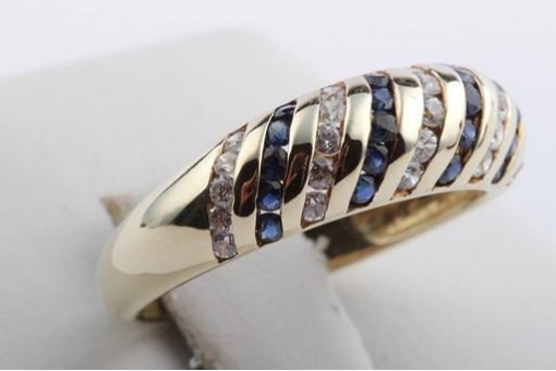 Saphir Ring in aus 333 er Gelbgold mit Saphiren Safire und Zirkonia Goldring 50