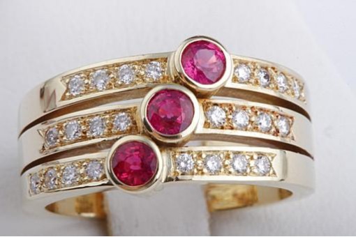 Ring 750 18K Gelbgold Rubine taubenblutrot und 0,36ct Brillanten Diamanten 56