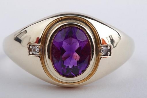 Ring Amethyst 8,7 x 6,8mm 375 9K Gold und 2 Zirkonia 62 19,7mm