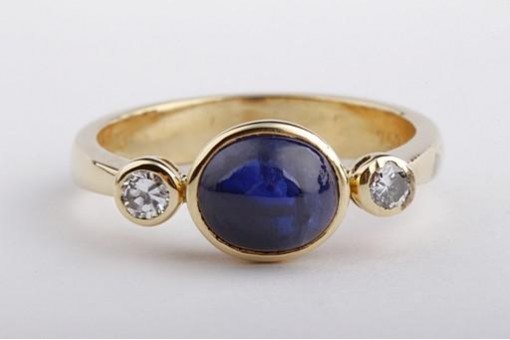 Ring Saphir Cabochon 2,08ct 2 Brillanten 0,16ct 750 Gelbgold 18K 54