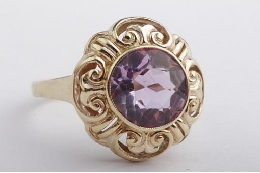 Ring Amethyst 333 8 Kt Gelb Gold schöne Handarbeit Gr 51