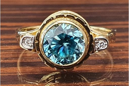 Schöner Ring mit Zirkon und Diamanten Brillanten Gelb Gold 750 18K