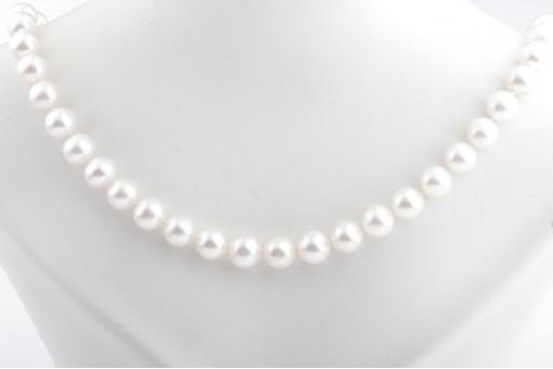 Schöne Perlenkette Süßwasserperlen Länge 45cm 585 14K Weiß Gold Verschluss