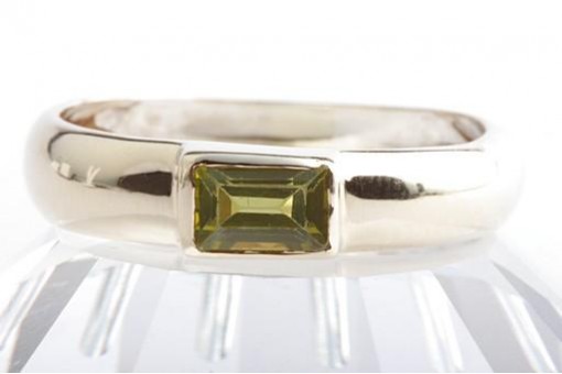 Ring mit Peridot in aus 585 14kt Gelb Gold große Ringgröße 63