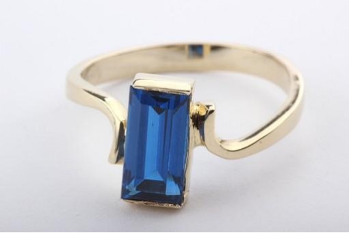 Ring mit synthetischem Saphir in aus 585 er 14kt Gelb Gold Gr. 56