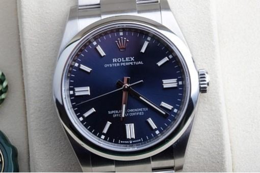 Rolex Oyster Perpetual 36 Blaues Zifferblatt Ref. 126000 v. 2024 Full-Set neu