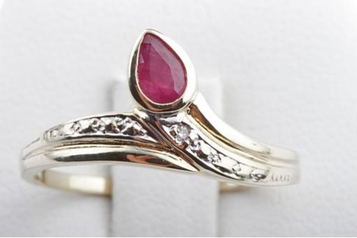 Rubinring 585 er Gelbgold Tropfen Gr55