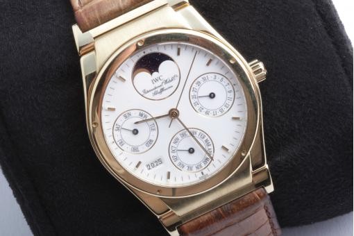 IWC Schaffhausen Ingenieur Ref. 3540 18K Gold Mondphase Ewiger Kalender Rev.2025