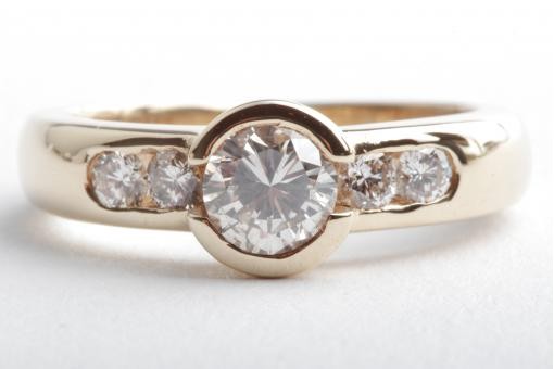 Ring mit Brillant Solit&auml;r 0,56ct H Si in aus 750 er Gelbgold Goldringe Gr&ouml;&szlig;e 51