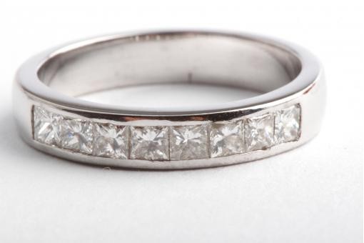 Halb Memory Memoire Diamant Ring 8 Prinzess Diamanten 0,64ct 750 WG Gr. 54